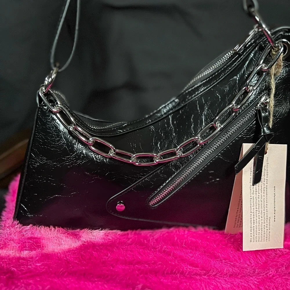 🖤🖤NWT- E/N EXPRESSIONS NYC SASSY/CLASSY BLACK SHOULDER BAG🖤🖤